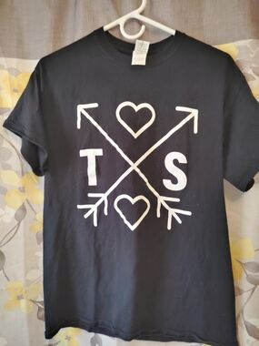 Taylor Swift 2018 Reputation Stadium Tour Black T-shirt Size Medium Gildan